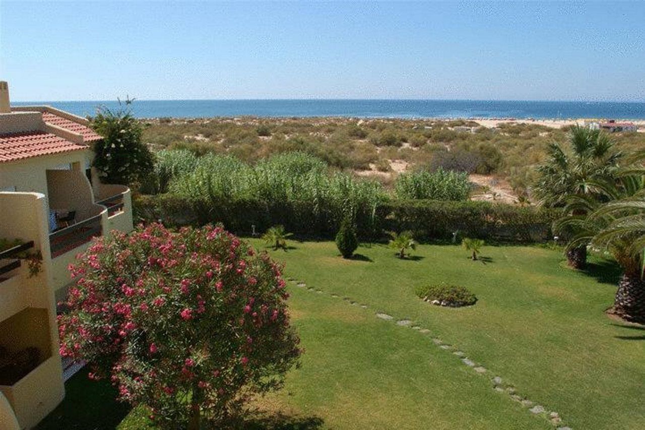 Praia Da Lota Resort - Beachfront Hotel Manta Rota Luaran gambar